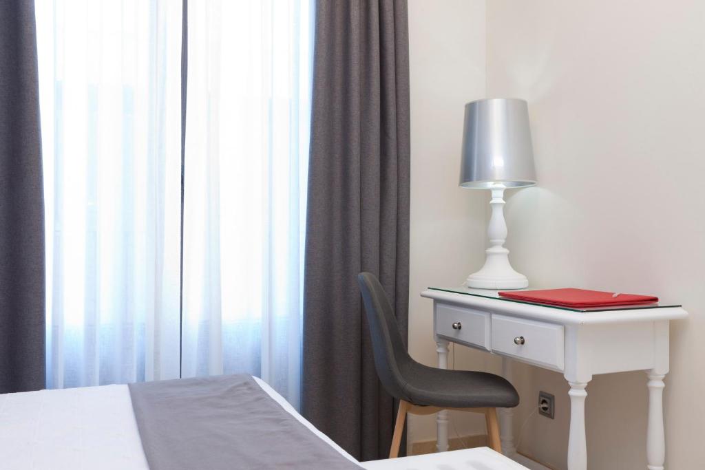 Postel nebo postele na pokoji v ubytování Hotel Carlos V