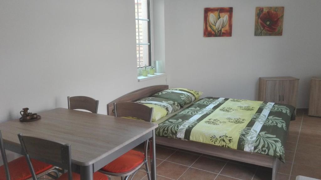 Łóżko lub łóżka w pokoju w obiekcie Apartmány U Jakuba