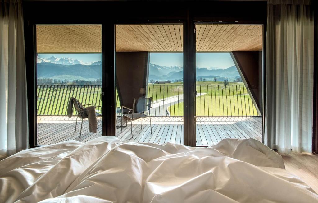 a bed room with a view of the ocean at Gasthaus Badhof - Golfhotel in Lucerne