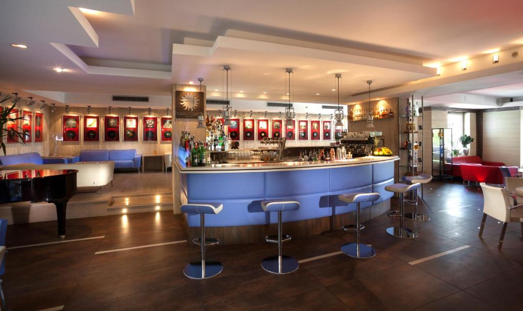 Lounge nebo bar v ubytování Hotel Continental - Tonelli Hotels
