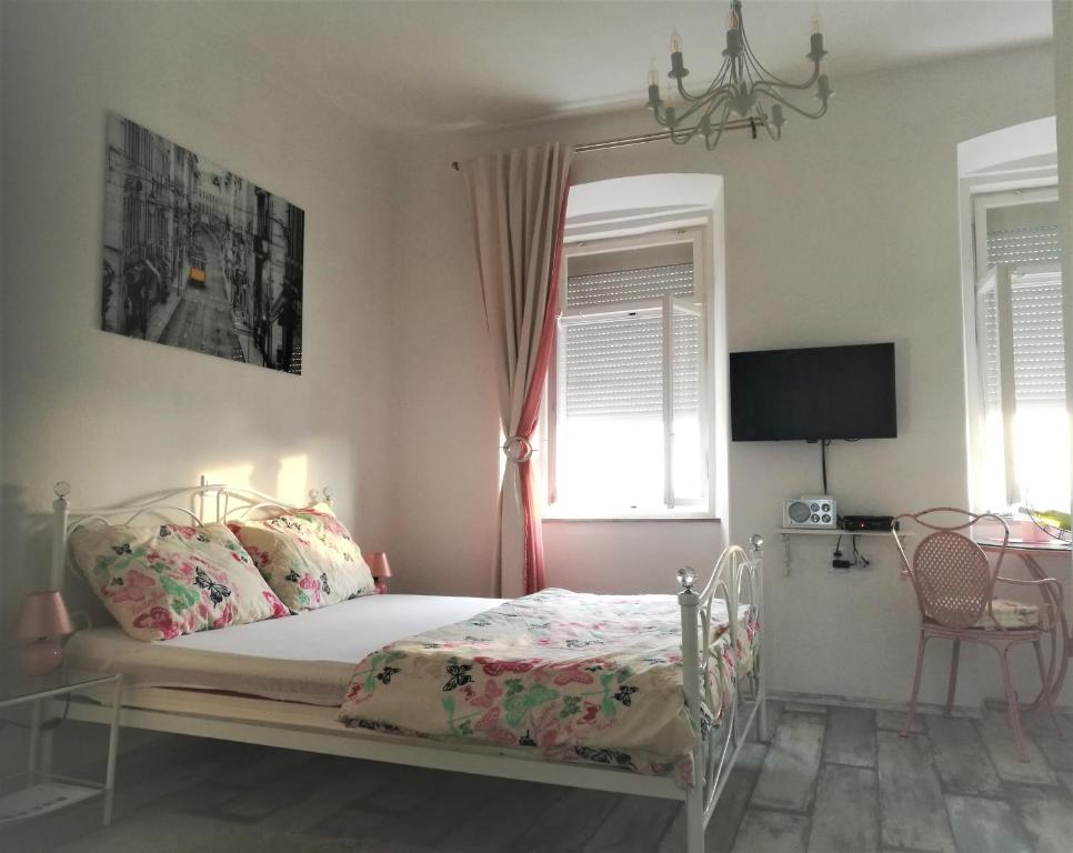 Main Square Apartments with sea view - 16