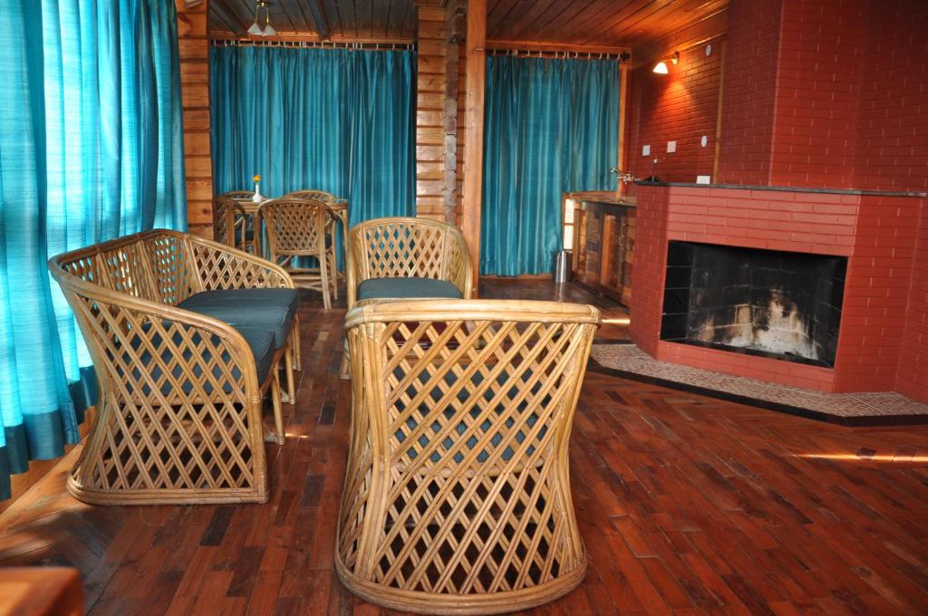 Istumisnurk majutusasutuses The Chalets Naldehra