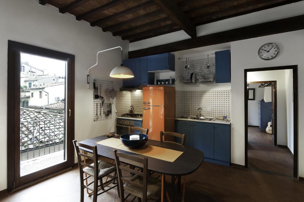 Kuchnia lub aneks kuchenny w obiekcie Authentic flat in the city center
