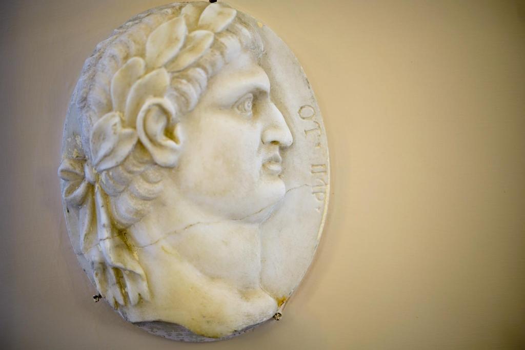 a white marble bust of a woman on a wall at Hotel Villa Cimbrone in Ravello