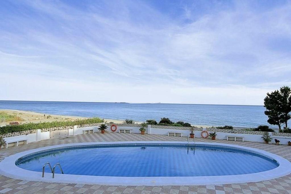 Bazén v ubytování Apartamento junto al mar en la Costa Tropical nebo v jeho okolí