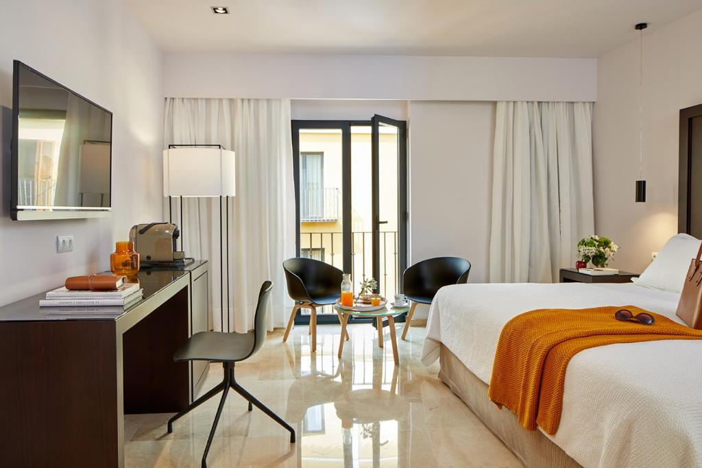 Postel nebo postele na pokoji v ubytování Hotel Rey Alfonso X