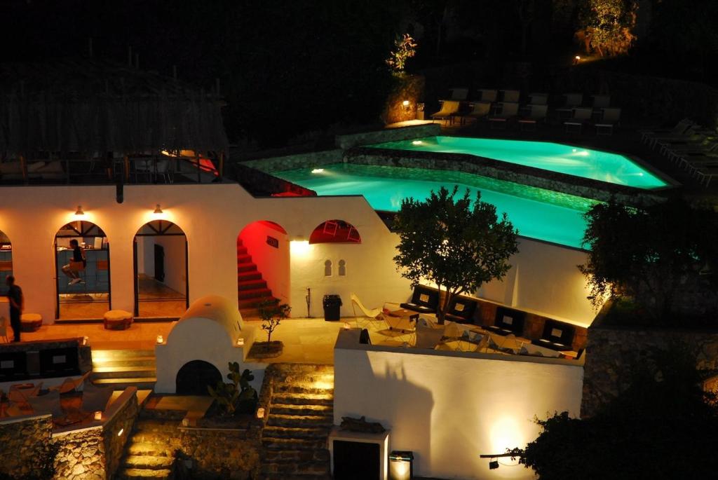 Bazén v ubytování Grand Hotel Santa Domitilla nebo v jeho okolí