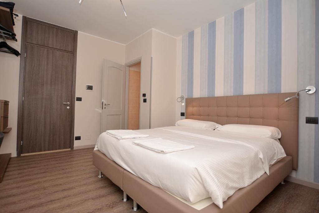 Postel nebo postele na pokoji v ubytování Hotel & Apartments " Perpoin "