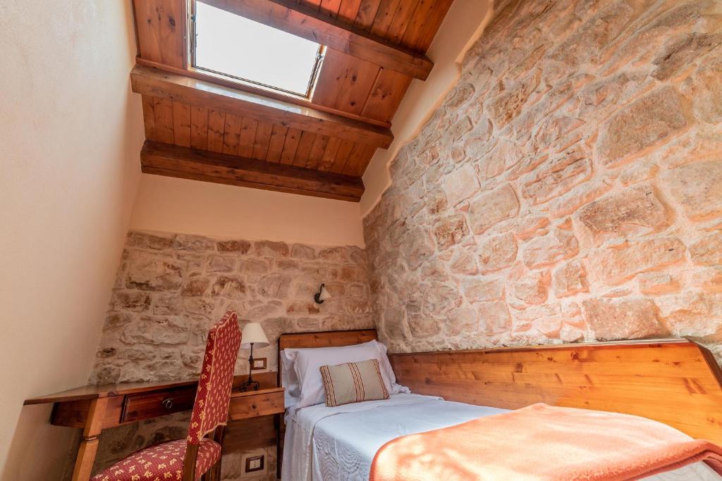 Postel nebo postele na pokoji v ubytování Torre Don Virgilio Country Hotel