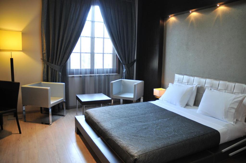 Postel nebo postele na pokoji v ubytování MonarC Hotel