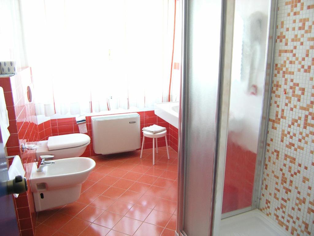 Koupelna v ubytování Elba Hotel