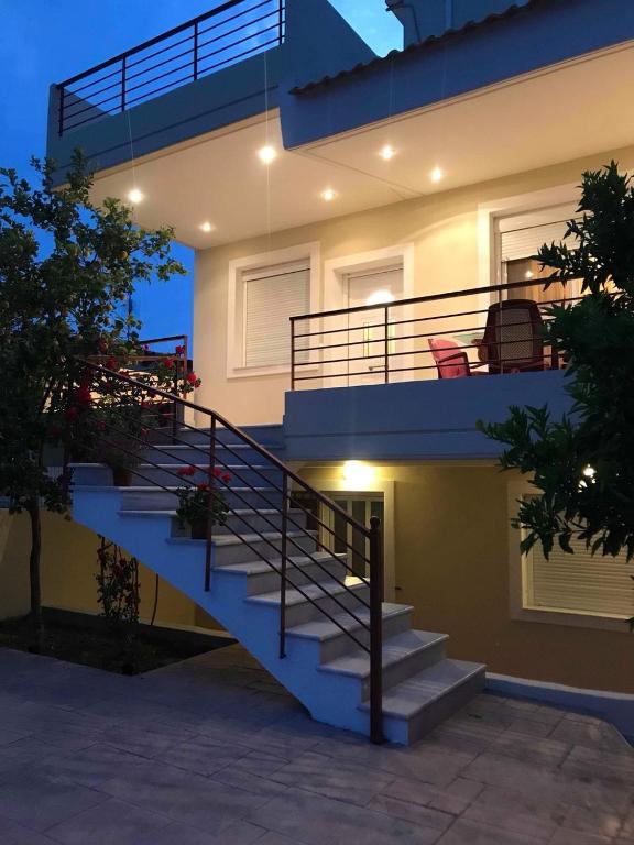 Amazing House in Kiato near the Beach - Maison De Vacances