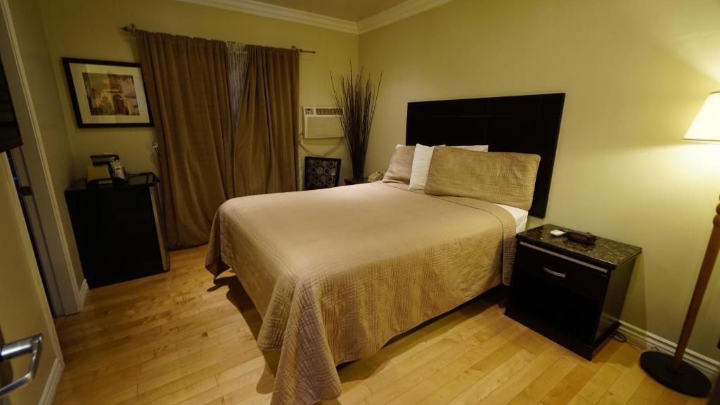 Trylon Hotel - Hollywood photo