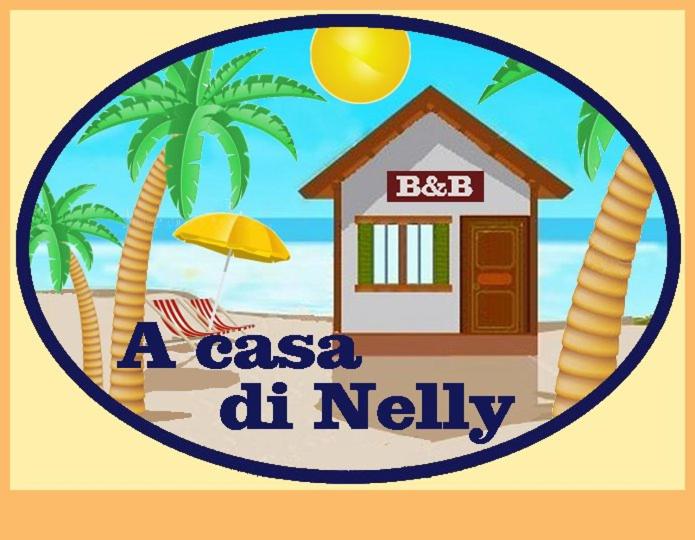 un cartel con una casa en una playa con palmeras en A Casa di Nelly en Tortoreto