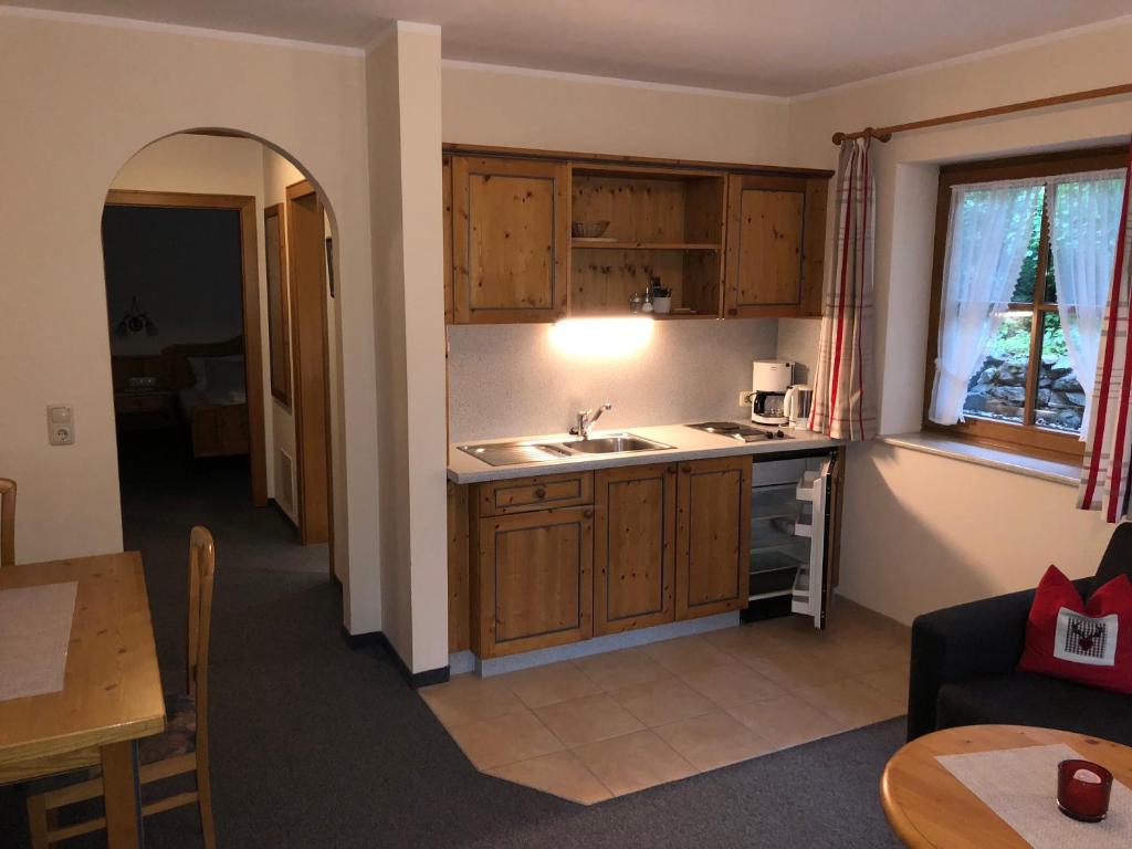Kuchyň nebo kuchyňský kout v ubytování Landhaus Sonnenbichl