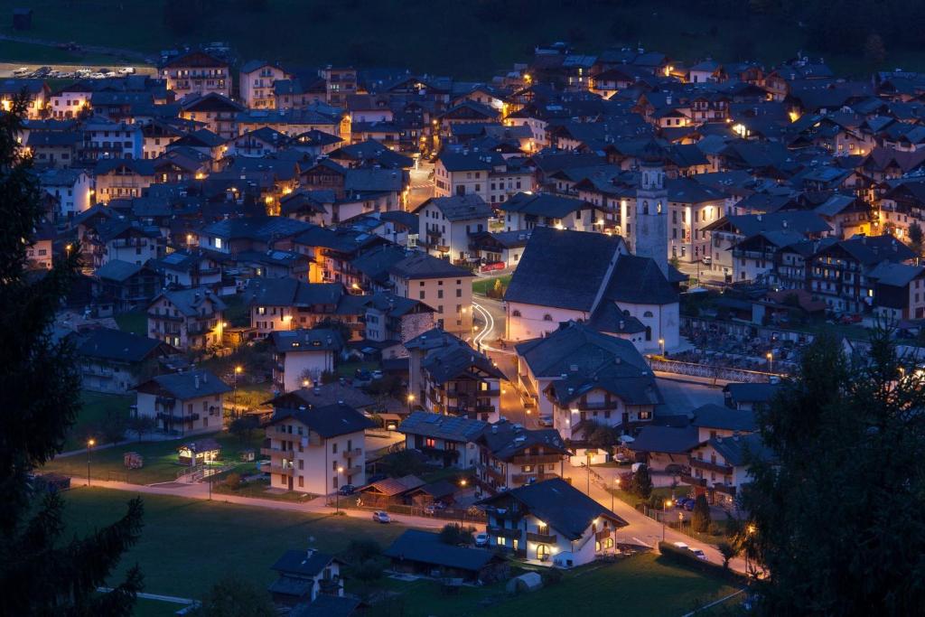 Nespecifikovaný výhled na destinaci Mezzano nebo výhled na město při pohledu z apartmánu