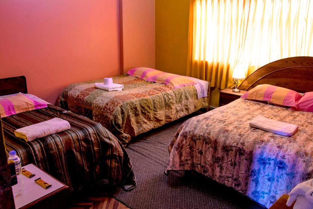 Postel nebo postele na pokoji v ubytování Hostal Virgen de Las Nieves II