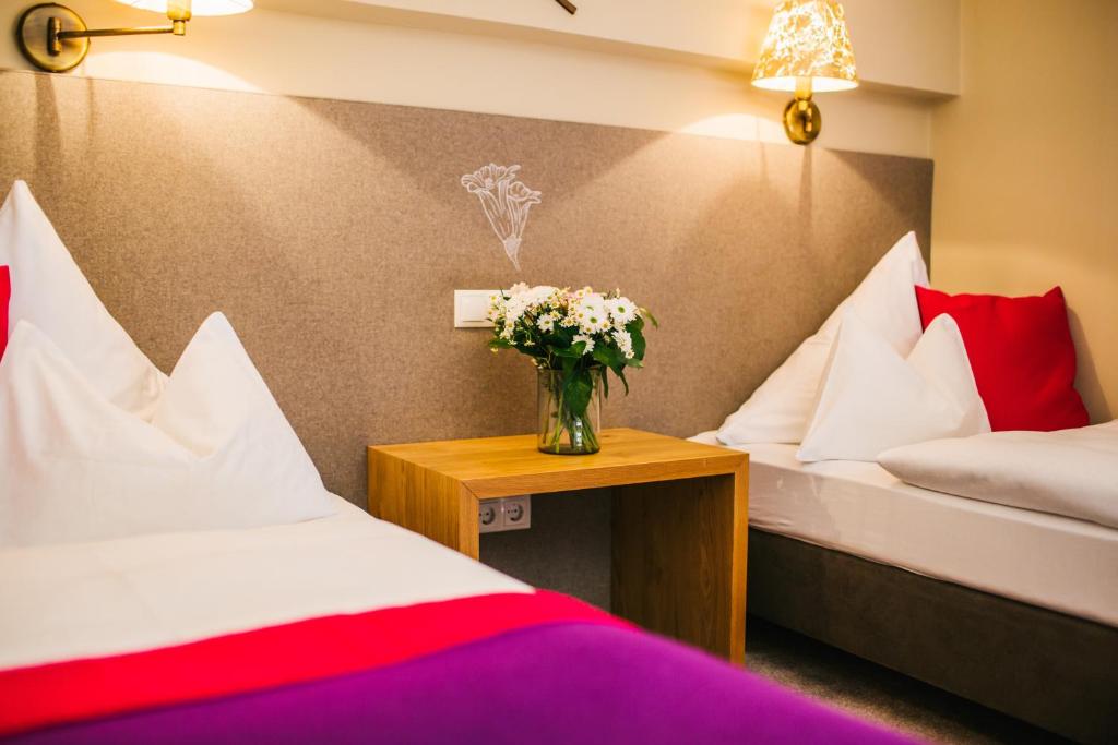Postel nebo postele na pokoji v ubytování Hotel Dr Otto Murr B&B