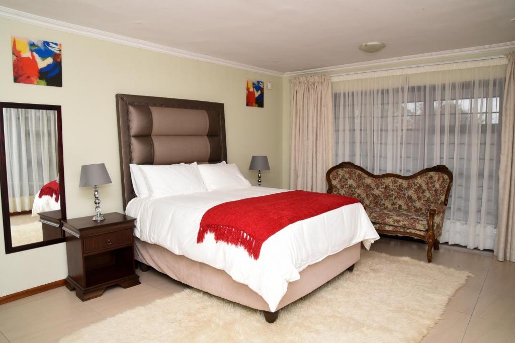 Ліжко або ліжка в номері Vinolux Guest House