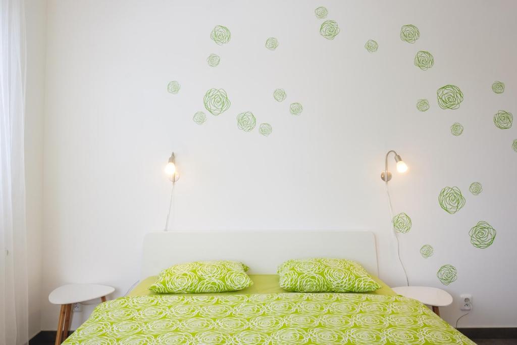 Postel nebo postele na pokoji v ubytování Apartment Zelená zahrada