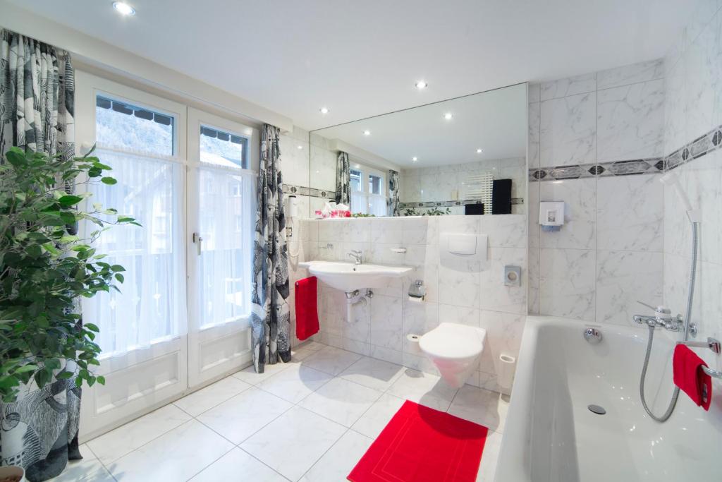 Koupelna v ubytování Hotel Olympia