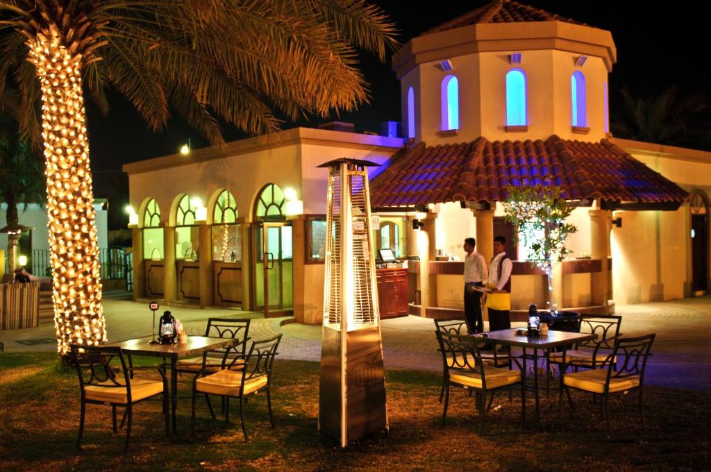 Restaurace v ubytování Danat Al Ain Resort
