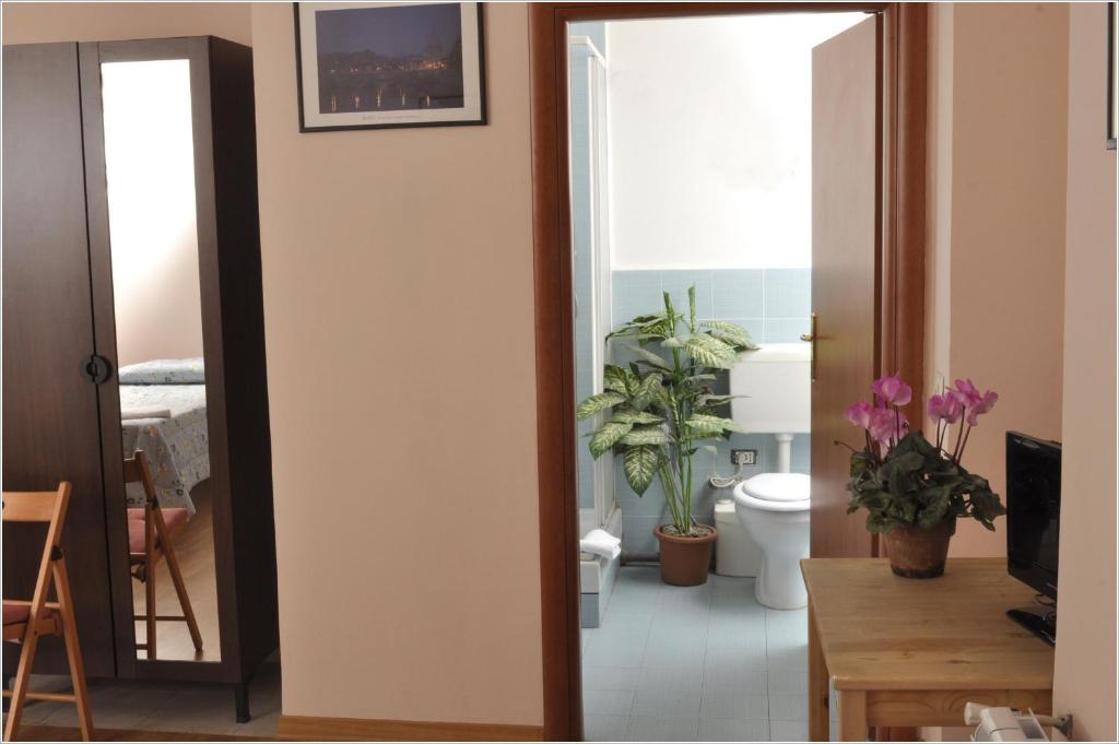 Telewizja i/lub zestaw kina domowego w obiekcie Gialel Guesthouse