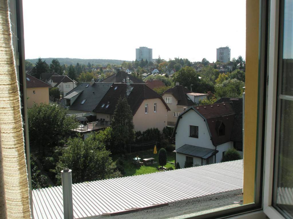 Nespecifikovaný výhled na destinaci Říčany nebo výhled na město při pohledu z penzionu