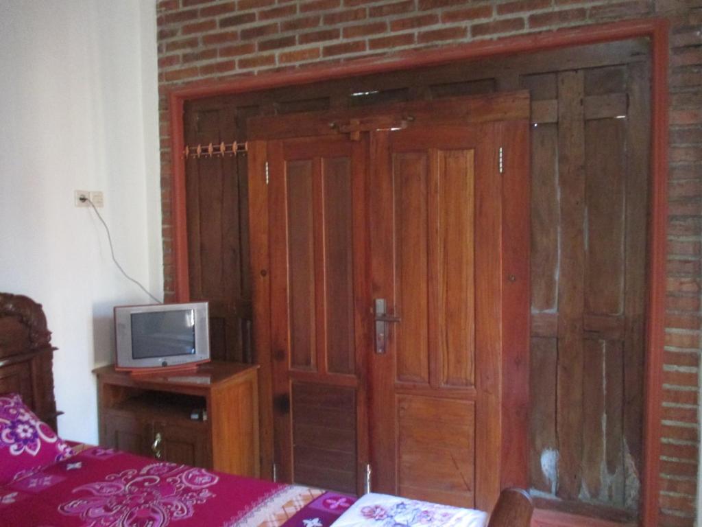 TV a/nebo společenská místnost v ubytování Rumah Ukhi Guest House