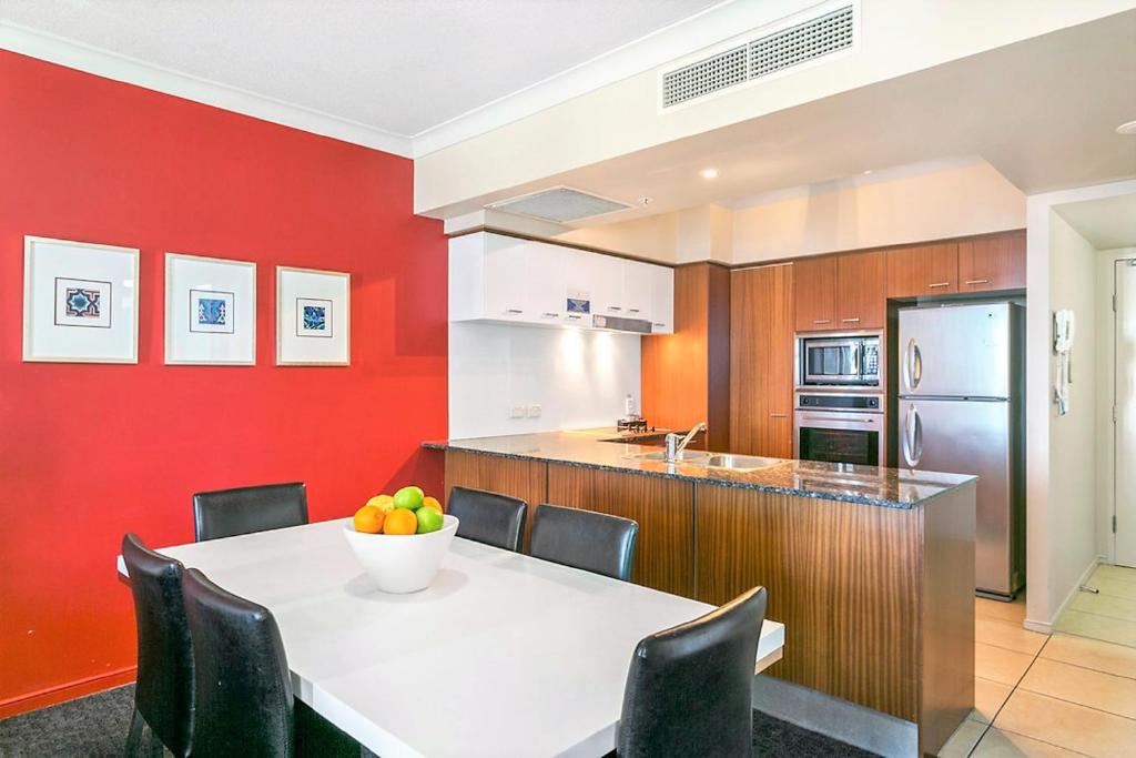 The Towers of Chevron Renaissance - Holidays Gold Coast - Two-Bedroom Apartment With One Bathroom