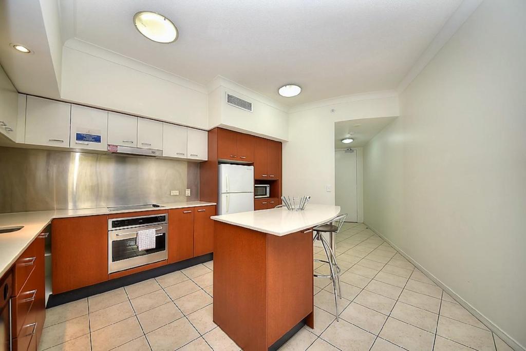 The Towers of Chevron Renaissance - Holidays Gold Coast - Two-Bedroom Apartment With Two Bathrooms