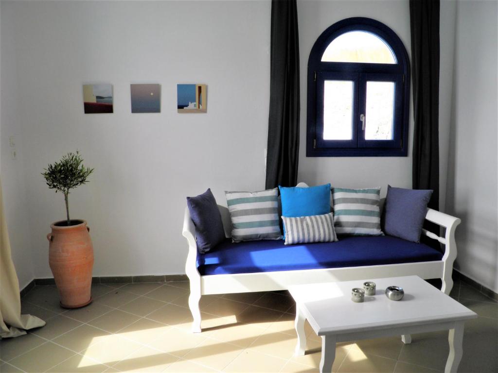 Posezení v ubytování Santorini Traditional Suites