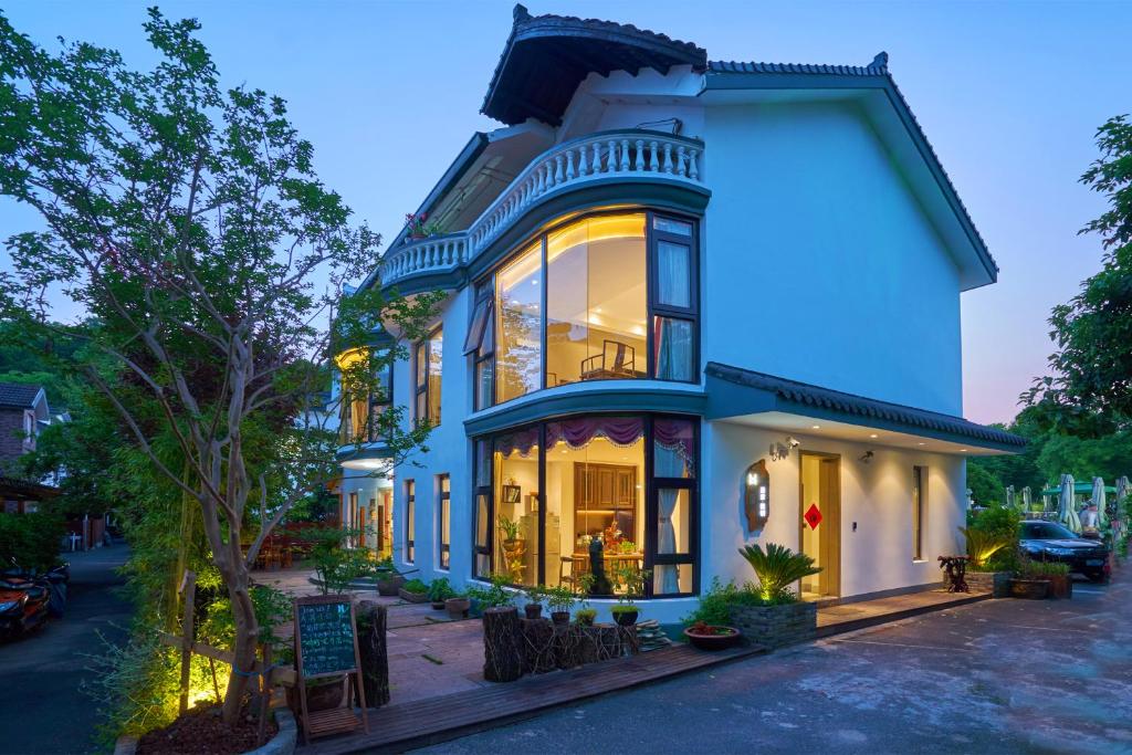 Hangzhou West Lake Lake YI Tong Intelligent Homestay - Housity