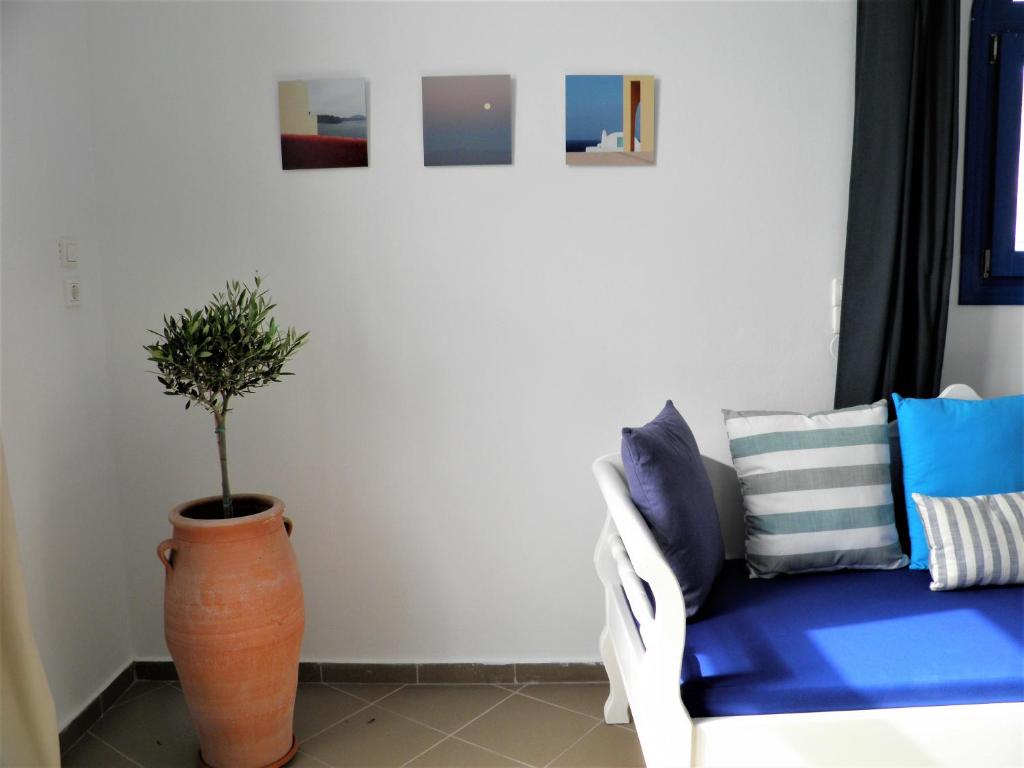 Posezení v ubytování Santorini Traditional Suites