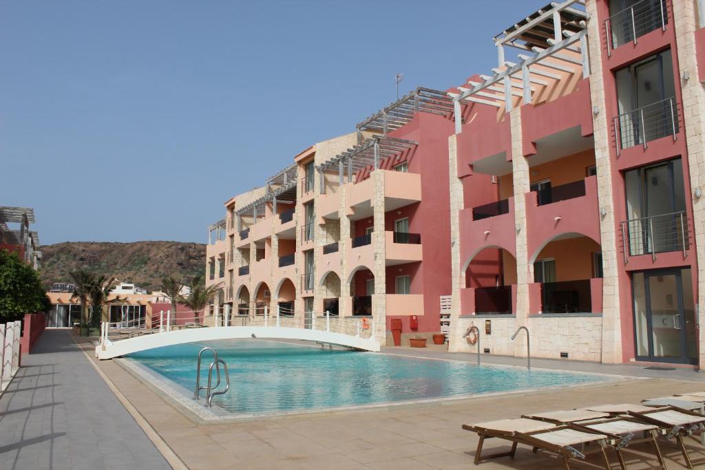 a swimming pool in front of a building at Residence Por Do Sol, Praia Cabral, Boa Vista, Cape Verde, FREE WI-FI in Sal Rei