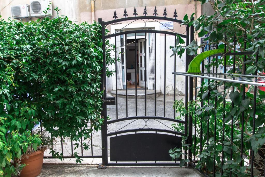 Vonkajšia záhrada v ubytovaní Apartment Skeja