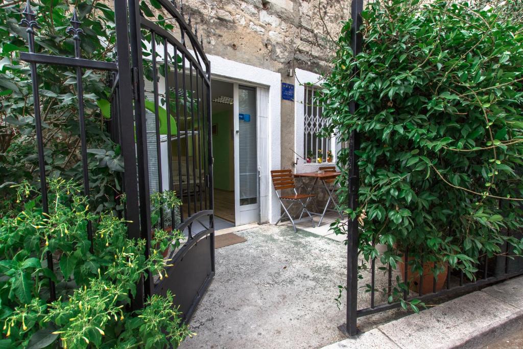 Vonkajšia záhrada v ubytovaní Apartment Skeja