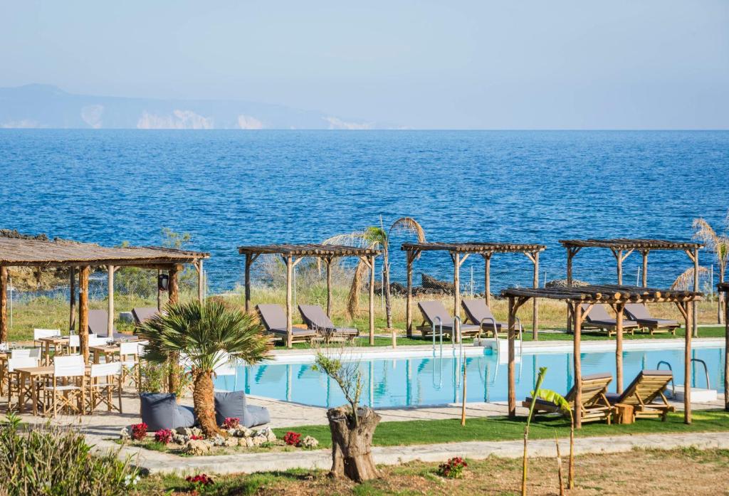 Πισίνα στο ή κοντά στο Kymata Bohemian Villas