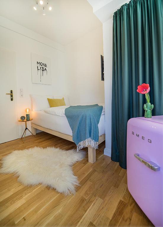 
Single Room with Shower
