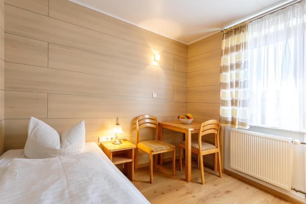 Postel nebo postele na pokoji v ubytování Hotel Spitzenpfeil