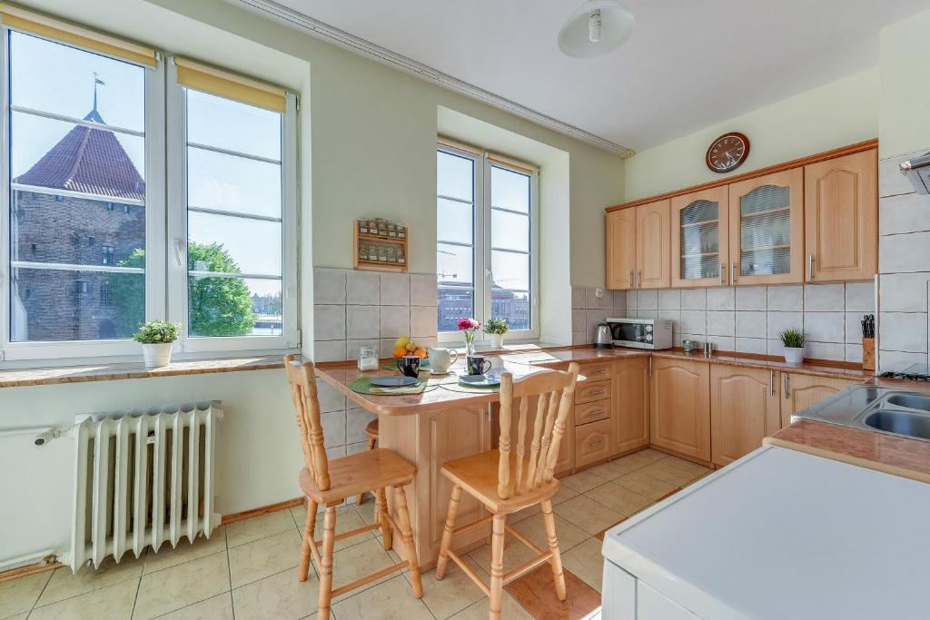 Kuchyňa alebo kuchynka v ubytovaní Apartments By The River - Gdańsk Old Town by Noclegi Renters