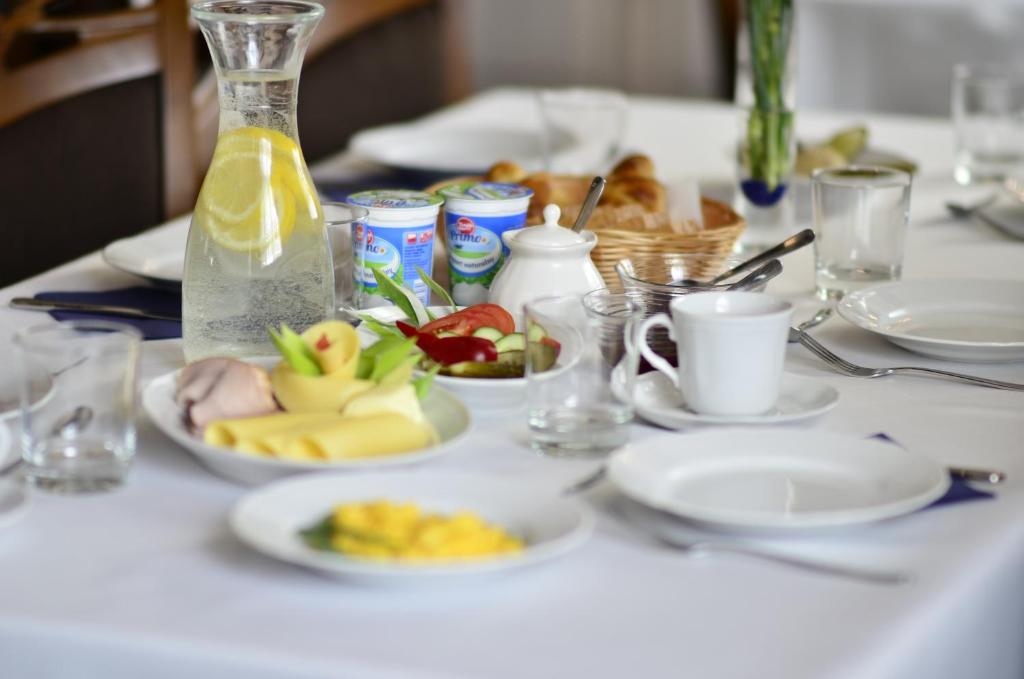 Jedlo v ubytovaní bed & breakfast alebo blízkom okolí