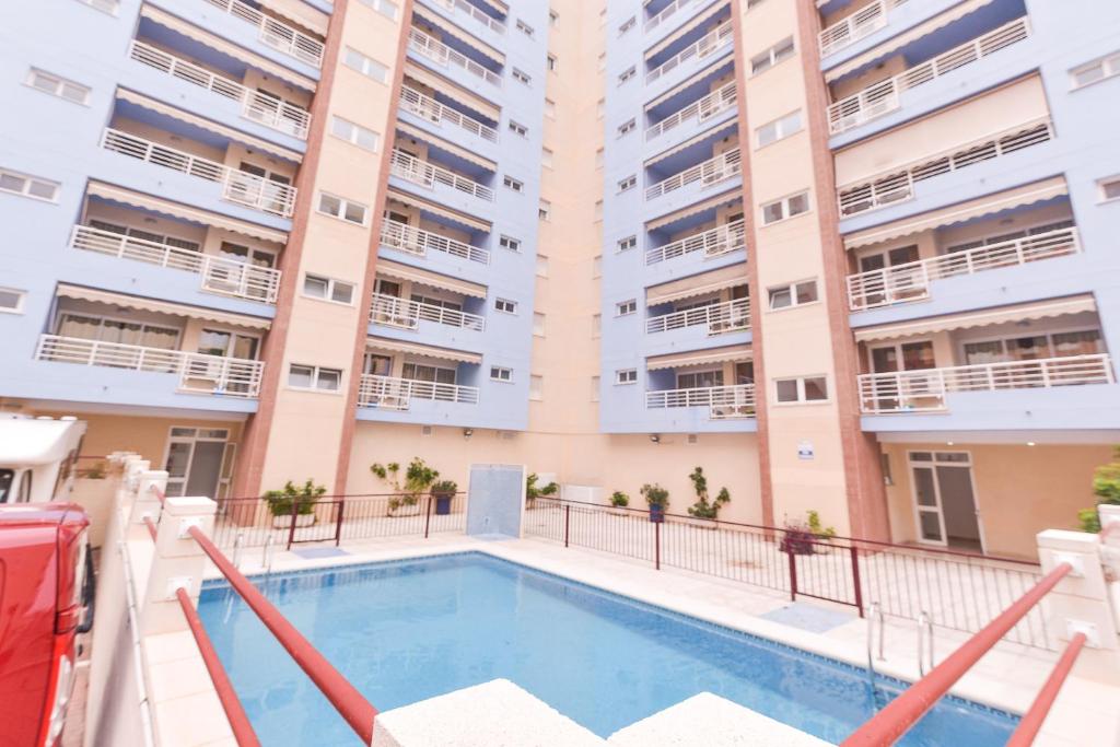 Bazén v ubytování Apartamentos Marblau Peredamar-Julio y Agosto SOLO FAMILIAS nebo v jeho okolí