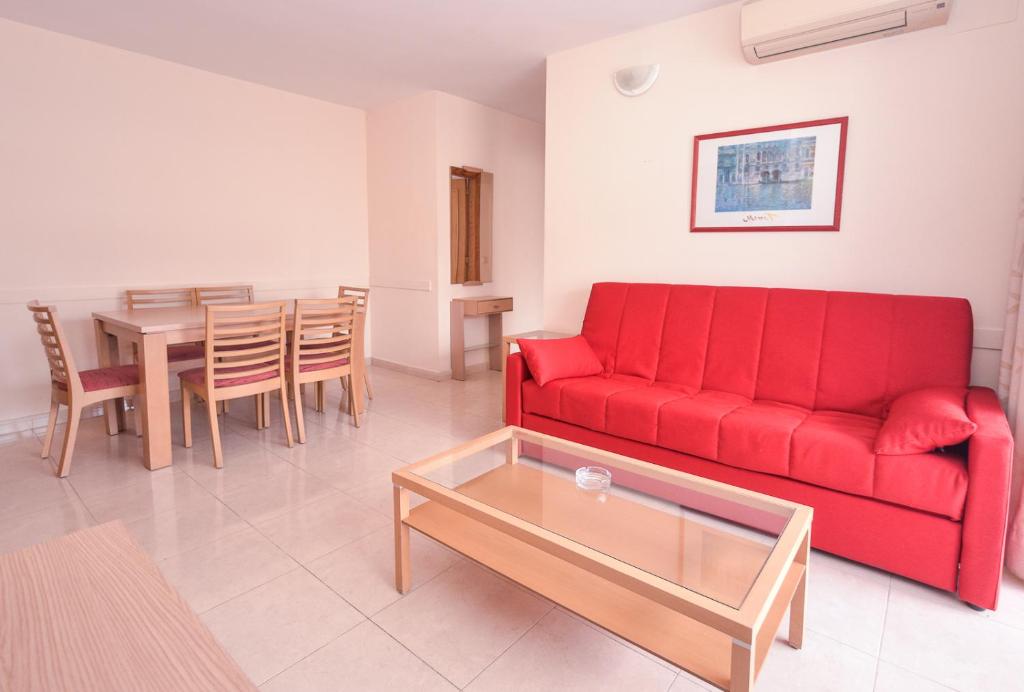 Posezení v ubytování Apartamentos Marblau Peredamar-Julio y Agosto SOLO FAMILIAS