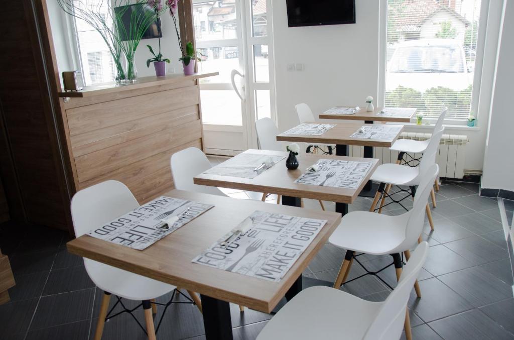 Restaurace v ubytování Apartmani Banja SPA