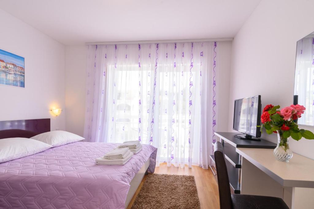 Postel nebo postele na pokoji v ubytování Apartments Mijo