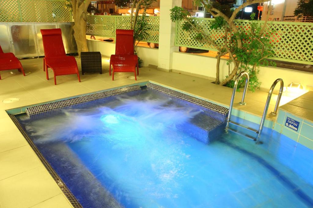 The swimming pool at or close to Olympic Palladium