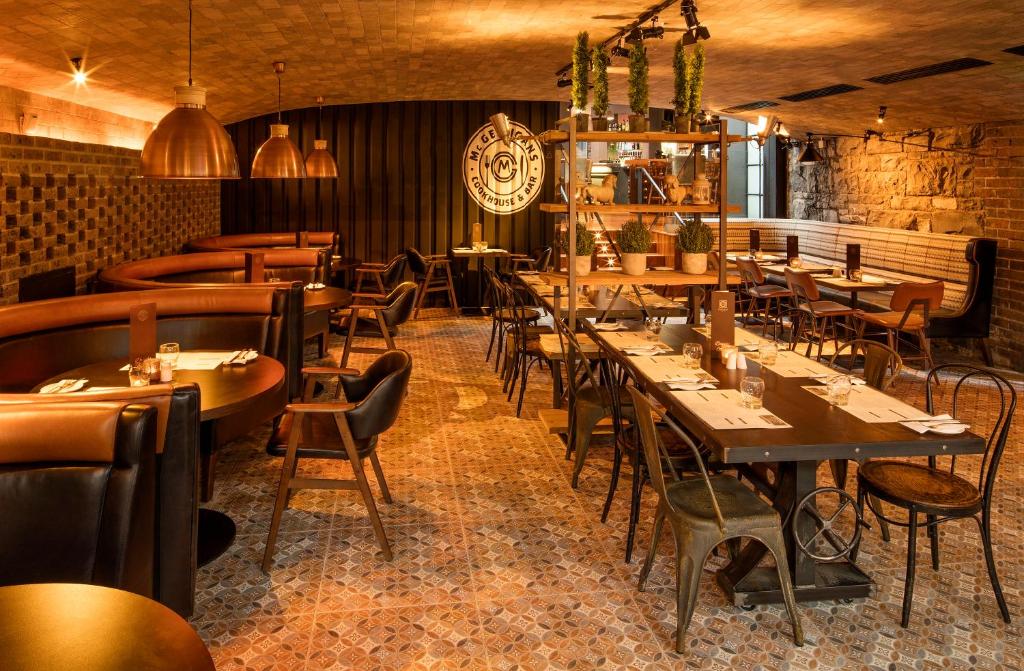 The Address Connolly - Resim 37