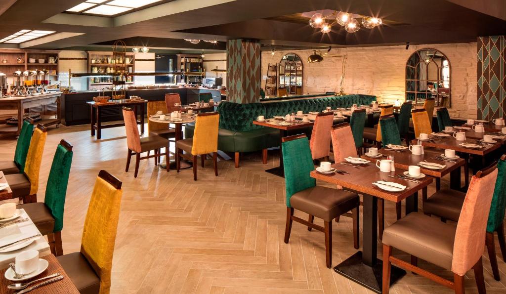 The Address Connolly - Resim 38