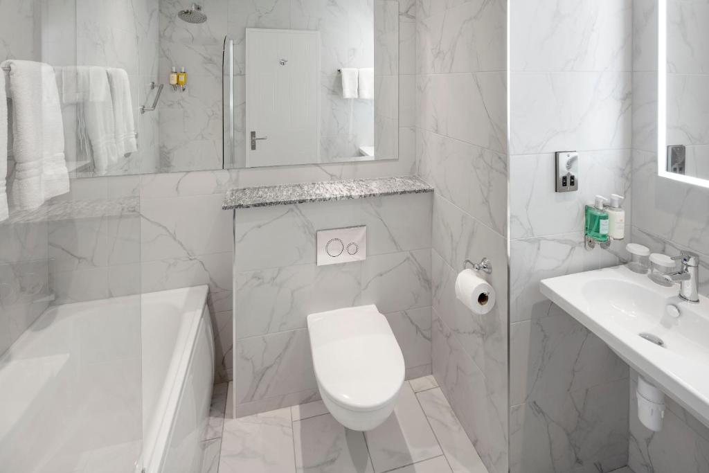 The Address Connolly - Resim 34